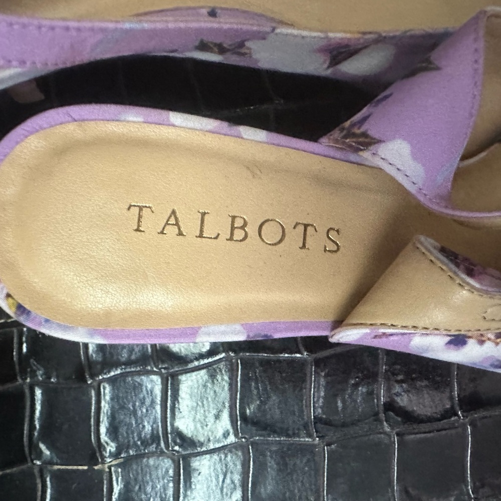 Talbots Purply Pansies floral kitten heels Size 7 - Picture 5 of 7